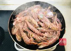 Illustration of how to make garlic shrimps 7