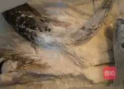 Illustration of how to make oily fish stewed with prawns 2