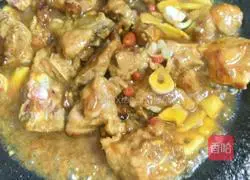 Illustration of how to make sauce-flavored pork ribs and braised potatoes 5