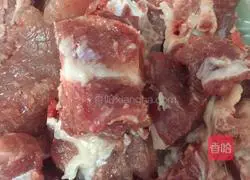 Illustration of how to make fried rice cakes with spareribs 1