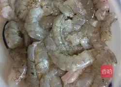 Illustration of how to make cashew nut shrimps 2