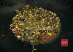 Illustration of how to stir-fry snails 5