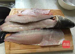 Fish dipped in tomato sauce Illustration of how to make pills 2