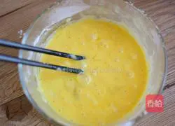 Illustration of how to make dry fried short crispy pork 5