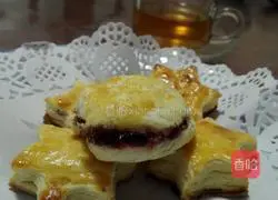 Illustration of how to make raisin scones 1