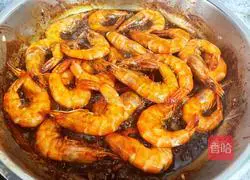 Illustration of Braised Prawns in Sauce 9