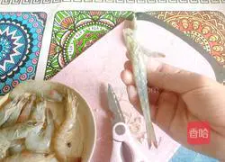 Illustration of how to make stir-fried shrimps with broccoli and carrots 3