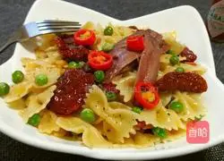 Illustration of how to make pasta (anchovy and tomato dried butterfly noodles) 14