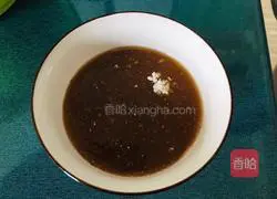 Illustration of how to make salmon head in casserole 3