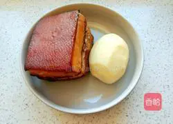 Illustration of how to make potatoes with pork belly 1