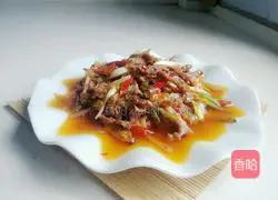 Illustration of how to make shredded beef with pickled pepper 10