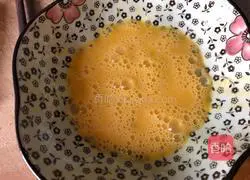 Illustration of how to make ham and cheese toasties 1