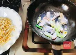 Illustration of how to make fish fillets in sour soup 4