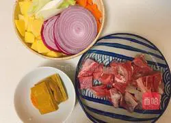 Illustration of how to make curry beef rice 1