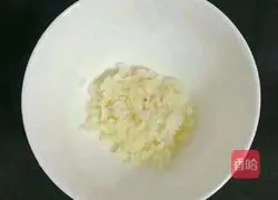 Illustration of how to steam fish head with chopped pepper 4