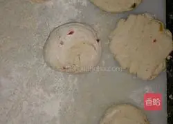 Illustration of how to make imitation Yangquan pressed cakes (pan-baked hand-shredded cakes) 2