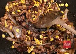 Beef and Black Pepper Pasta Recipe Illustration 3