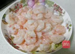Illustration of how to make fried shrimps with sea cucumber, carrot and shrimp 3