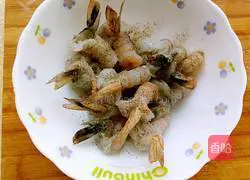 Illustration of how to make mashed potato and shrimp balls 8