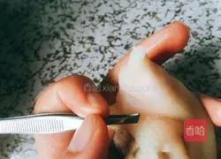 Illustration of how to cook pig's trotters with soybeans 7