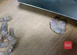 Illustration of how to make shrimp and bean curd rolls 5