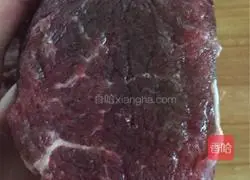 Illustration of how to make pickled pepper beef 1