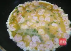 Illustration of how to make smooth eggs and shrimps 8