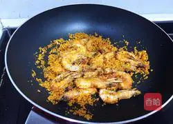 Illustration of how to stir-fry shrimps in typhoon shelter 8