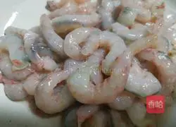 Illustration of how to make fried shrimps and eggs 2