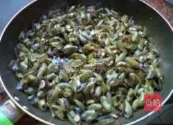 Illustration of how to make fried thin shells of nine-story pagoda 5