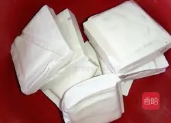 Illustration of how to make fried stinky tofu 1