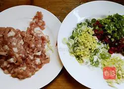 Illustration of how to make mashed potatoes with green pepper meat sauce 2