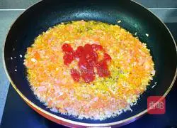 Illustration of how to make tomato sauce pasta 6