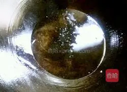 Illustration of how to stir-fry shredded pork with Hangzhou pepper and pickled mustard 8