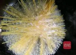 Illustration of how to make black pepper sauce pasta 2