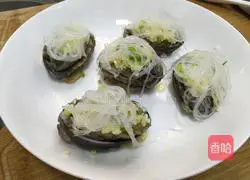 Illustration of how to steam abalone with vermicelli 9