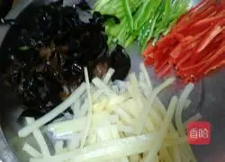 Illustration of how to make fish-flavored shredded pork rice with rice 2