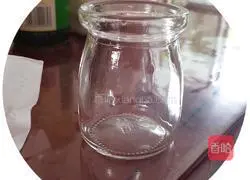 Illustration of how to soak red dates in wine 2