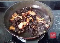 Home-style twice-cooked pork recipe 8