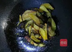 Illustration of how to make three delicacies with less oil 9