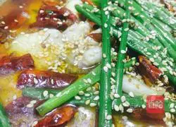 Illustration of how to cook fish in boiling water 6