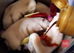 Illustration of how to make pork trotters jelly 7