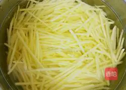 Illustration of how to make stir-fried shredded potatoes 4
