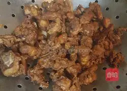 Illustration of how to make spicy chicken with dry pepper 7