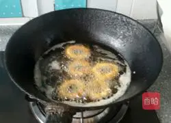 Illustration of how to make squid rings 11