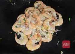 Stir-fried shrimps with green onion Illustration of how to do it 4
