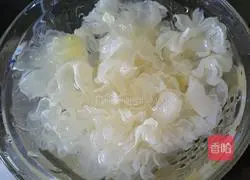 Recipe for Lily, Tremella and Lotus Seed Soup 2