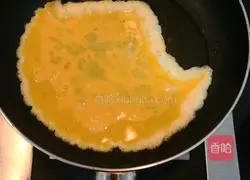 Illustration of how to make scrambled eggs with black mushrooms 3