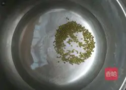 Illustration of how to make mung bean and pumpkin soup 3