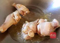  Illustration of how to make braised chicken wings 3